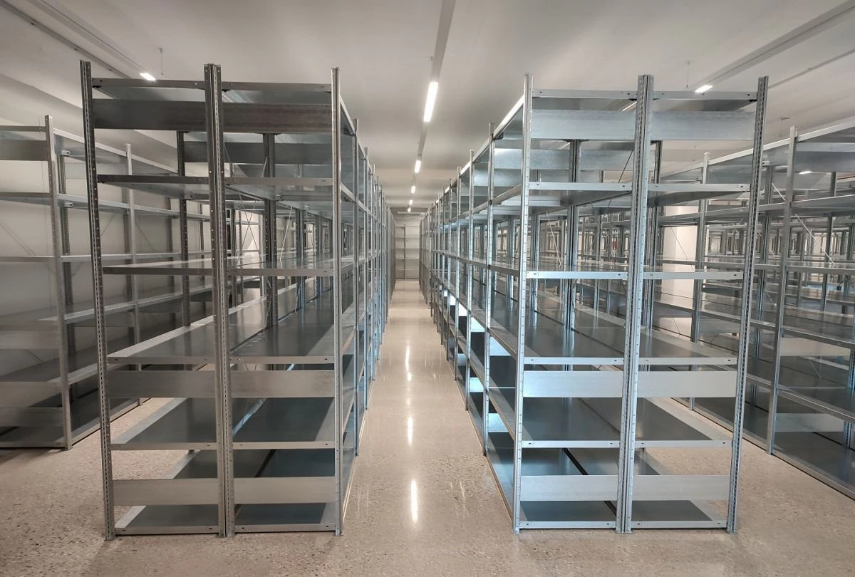 LE RAYONNAGE INDUSTRIEL LÉGER — équipements de stockage