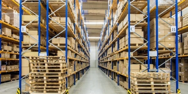 Les Racks Dynamiques pour Colis : Optimisation de l'Espace et Efficacit&eacute; Logistique